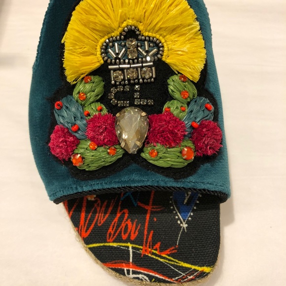 Christian Louboutin Peacock Pacha Raffia Flat - Picture 3 of 8